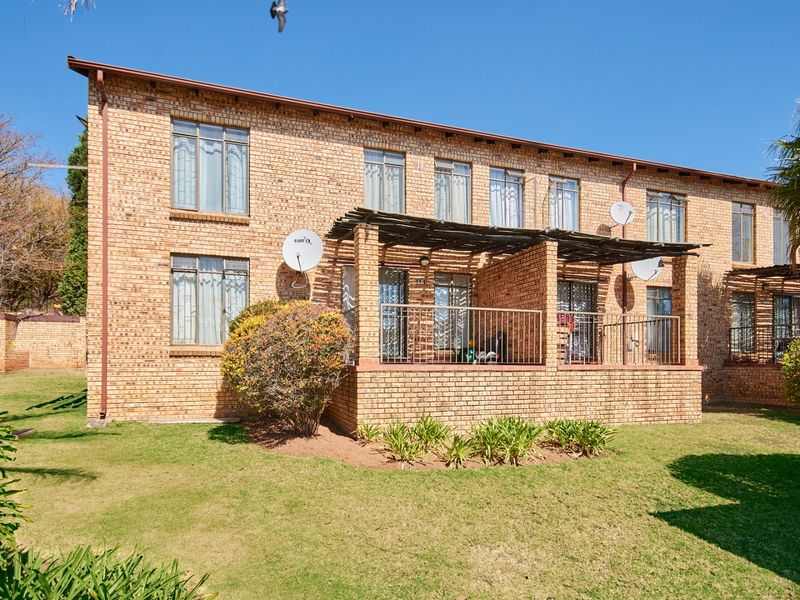 Apartment For Sale In Roodepoort - Photo 2