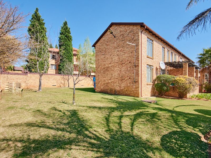 Apartment For Sale In Roodepoort - Photo 3