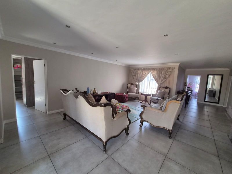 House For Sale In Akasia - Photo 5