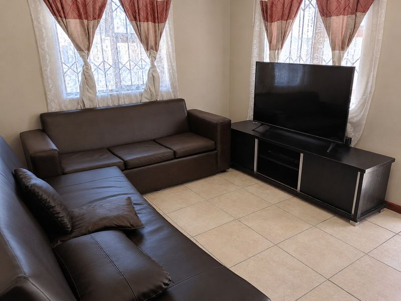 House For Sale In Khayelitsha - Photo 2