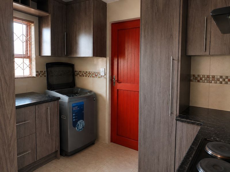 House For Sale In Khayelitsha - Photo 4