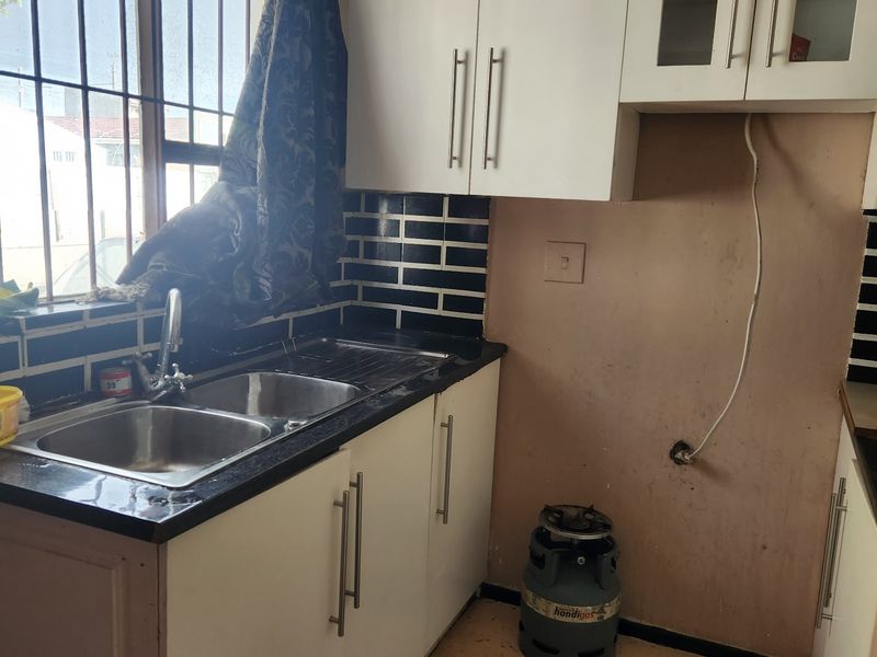 House For Sale In Khayelitsha - Photo 5