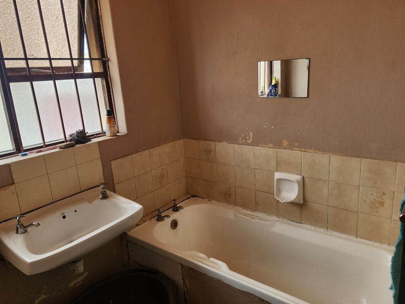 House For Sale In Khayelitsha - Photo 8