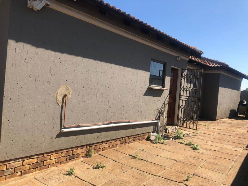 House For Sale In Brakpan - Photo 4