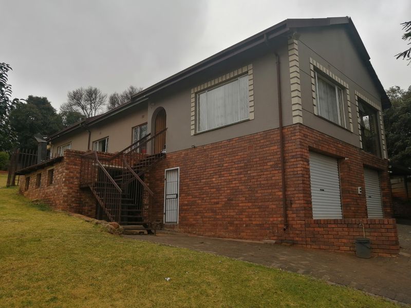 House For Sale In Johannesburg - Photo 2