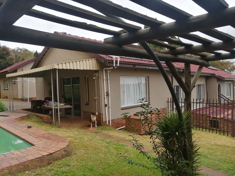 House For Sale In Johannesburg - Photo 3