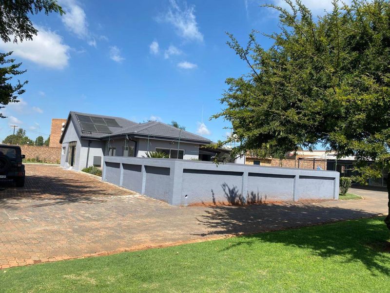 House For Sale In Benoni - Photo 10