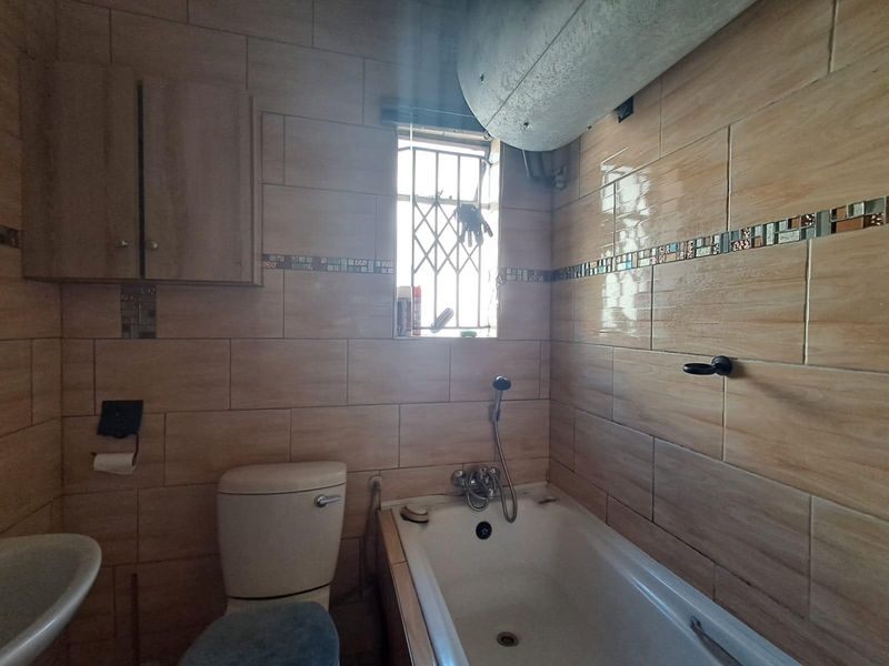 Apartment For Sale In Roodepoort - Photo 10