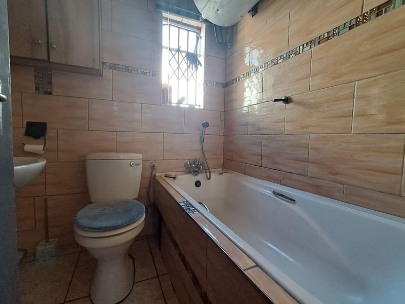 Apartment For Sale In Roodepoort - Photo 9