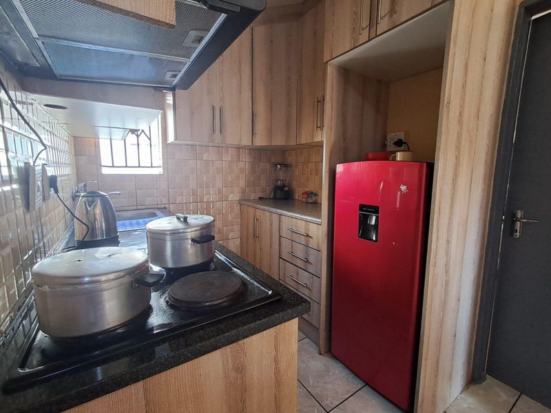 Apartment For Sale In Roodepoort - Photo 7