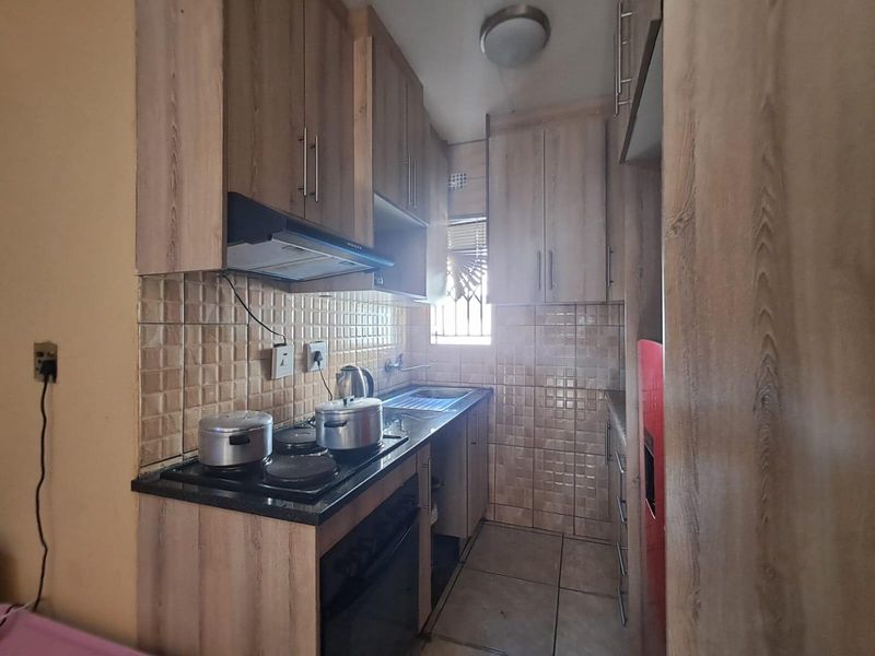 Apartment For Sale In Roodepoort - Photo 6