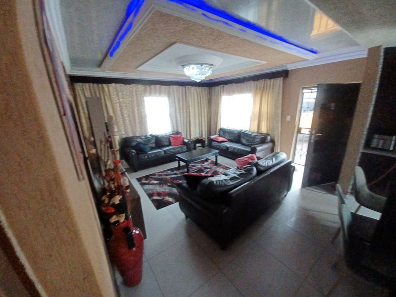 House For Sale In Germiston - Photo 8
