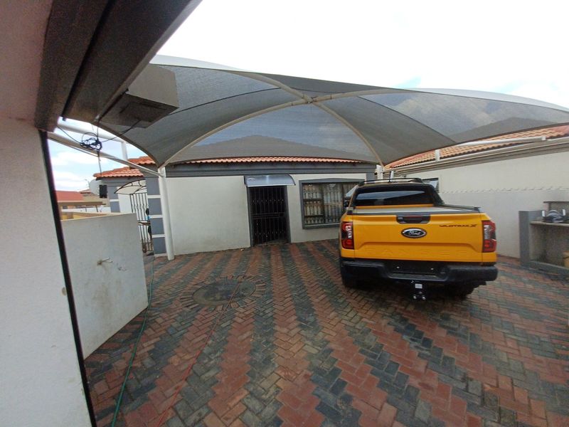 House For Sale In Germiston - Photo 2