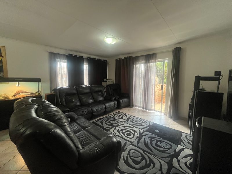 House Rental Monthly In Krugersdorp - Photo 2