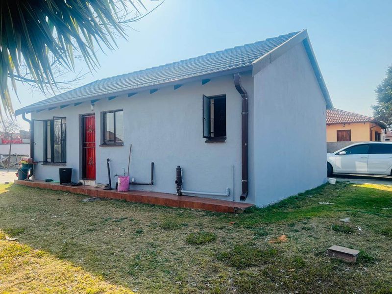 House For Sale In Pretoria - Photo 2