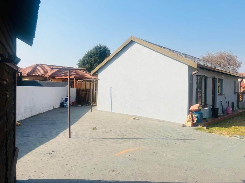 House For Sale In Pretoria - Photo 3