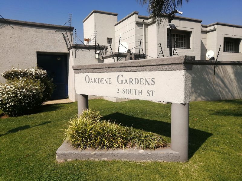 Townhouse For Sale In Johannesburg - Photo 2
