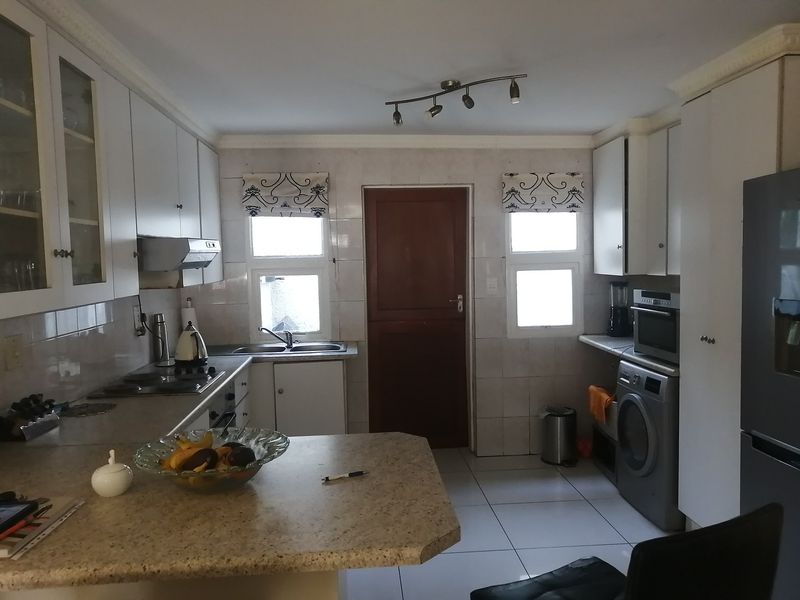 Townhouse For Sale In Johannesburg - Photo 8