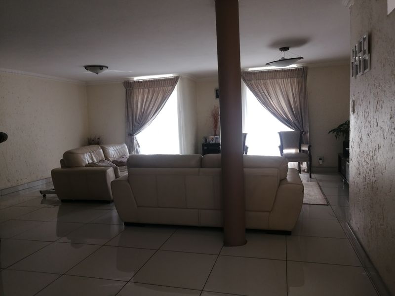 Townhouse For Sale In Johannesburg - Photo 7
