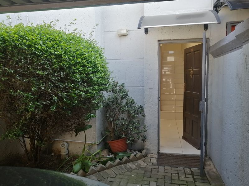 Townhouse For Sale In Johannesburg - Photo 4