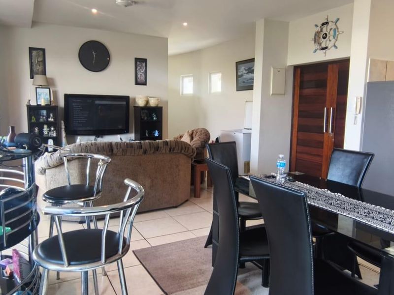 Apartment For Sale In Margate - Photo 3