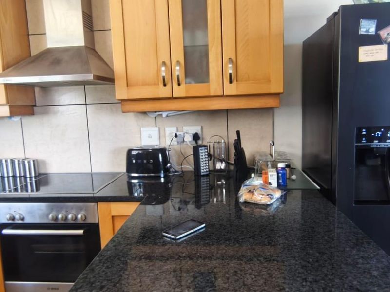 Apartment For Sale In Margate - Photo 6