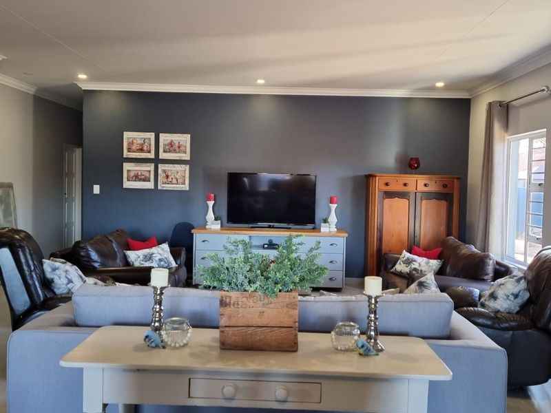 House For Sale In Kathu - Photo 4
