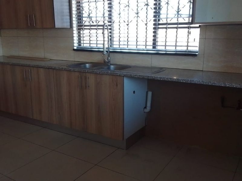 House Rental Monthly In Kempton Park - Photo 8