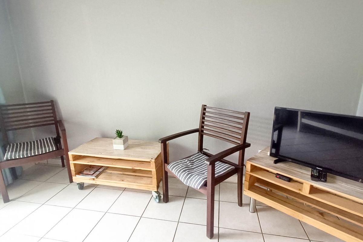 Townhouse Rental Monthly In Margate - Photo 3