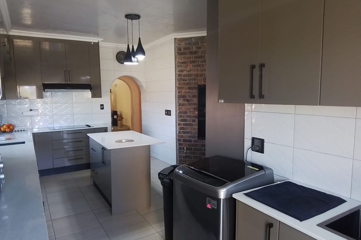 House For Sale In Walkerville - Photo 4