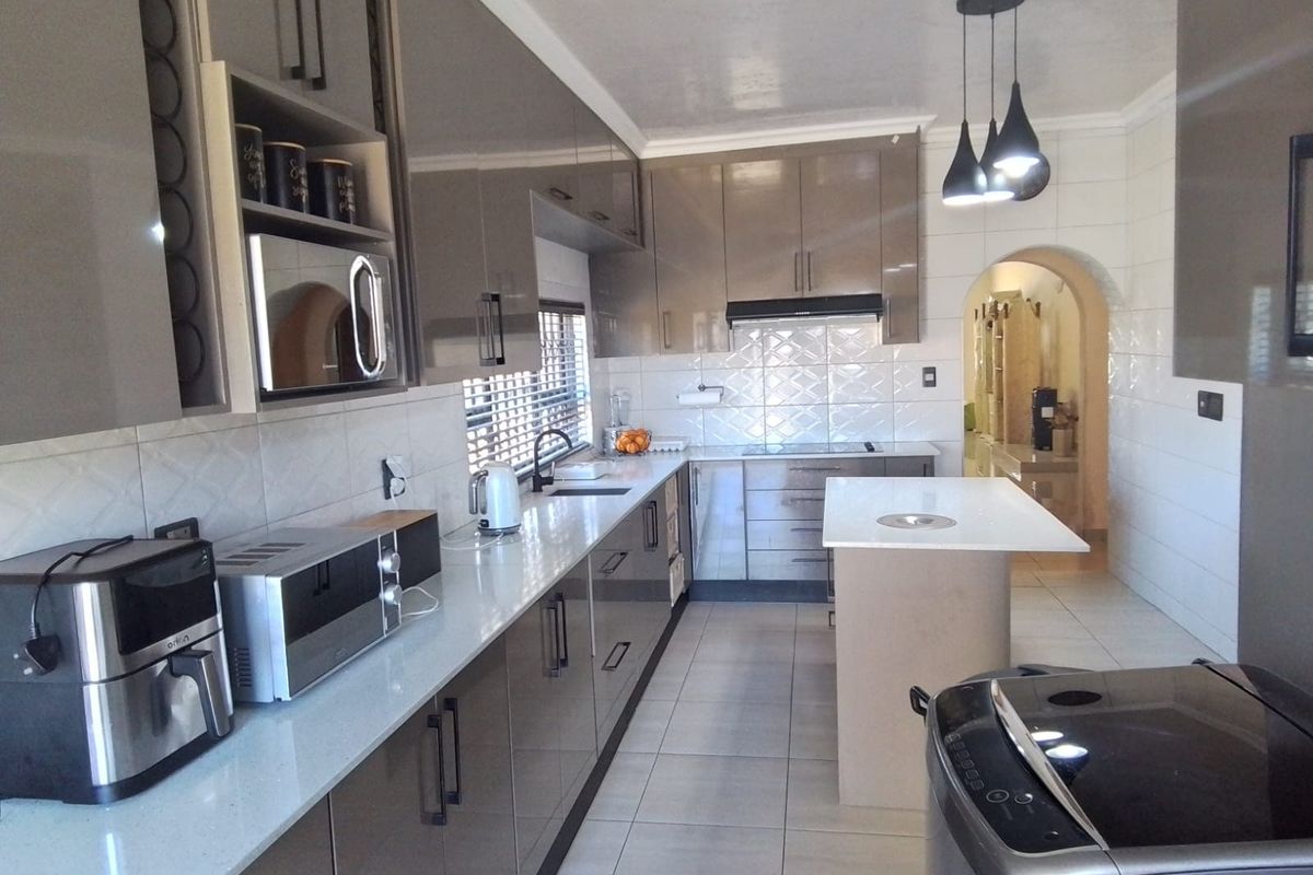 House For Sale In Walkerville - Photo 2