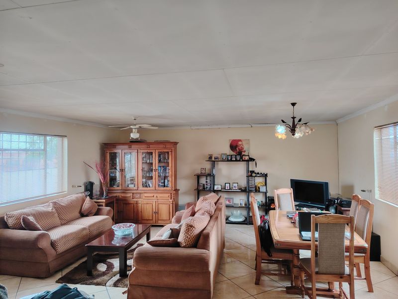 House For Sale In Nigel - Photo 3