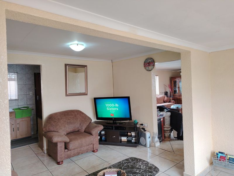 House For Sale In Nigel - Photo 2