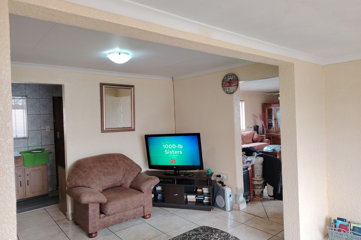 House For Sale In Nigel - Photo 2