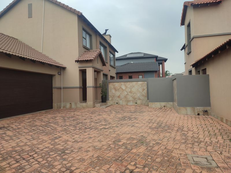 Townhouse For Sale In Centurion - Photo 2