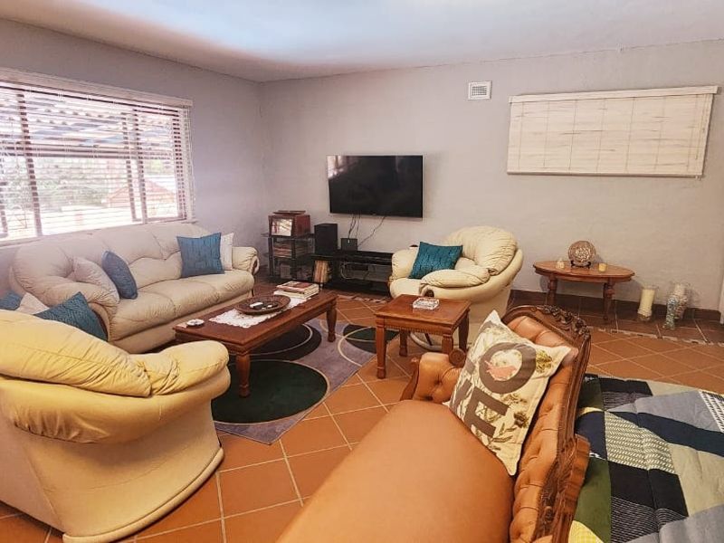 House For Sale In Hibberdene - Photo 9