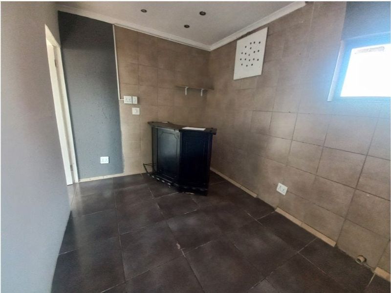 Commercial Rental Monthly In Edenvale - Photo 8