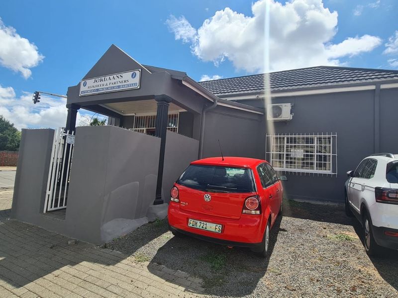Commercial For Sale In Bloemfontein - Photo 2