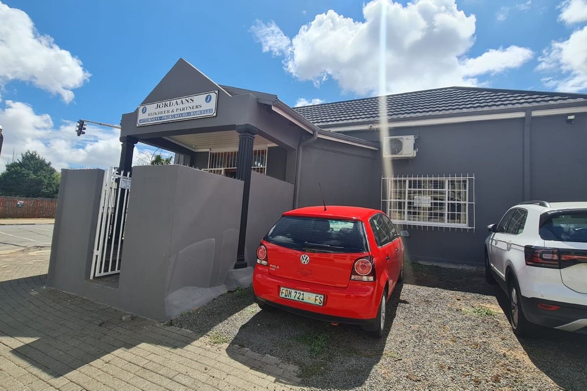 Commercial For Sale In Bloemfontein - Photo 2