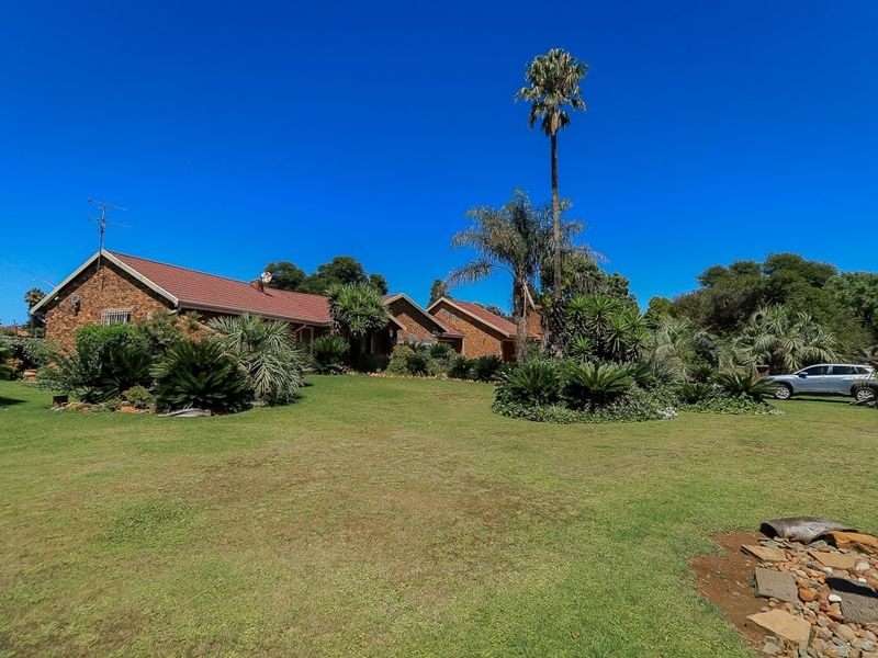 House For Sale In Nigel - Photo 2