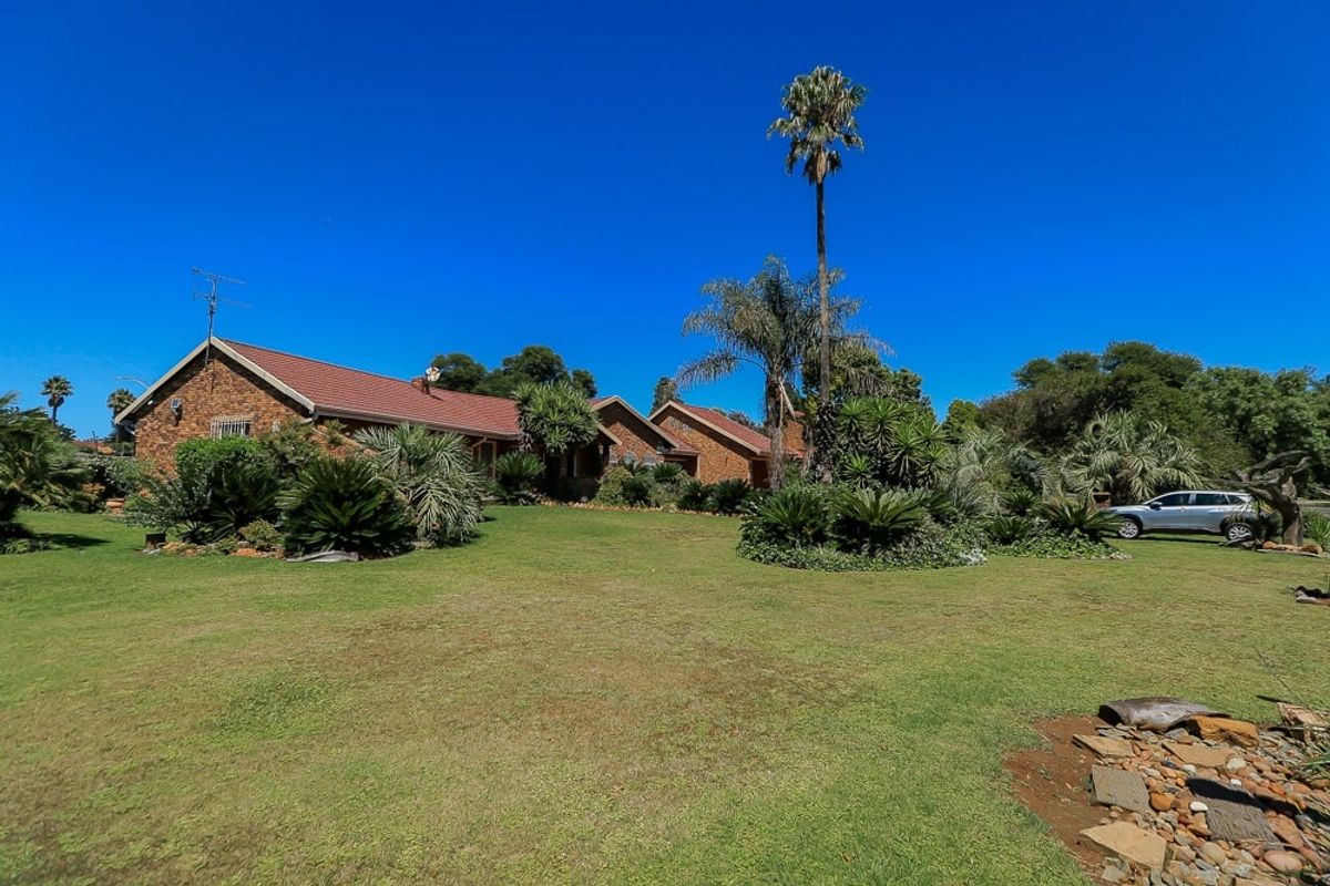 House For Sale In Nigel - Photo 2