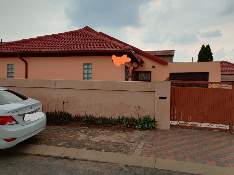 House Pending Sale In Boksburg - Photo 3