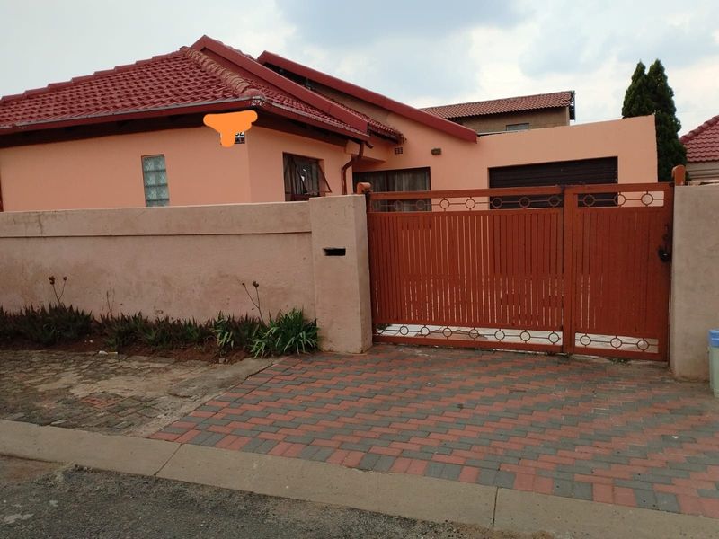 House Pending Sale In Boksburg - Photo 2