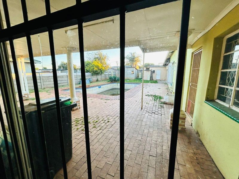 House For Sale In Springs - Photo 10