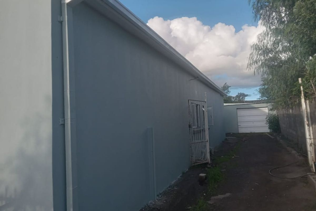 House Pending Sale In Steynsburg - Photo 3