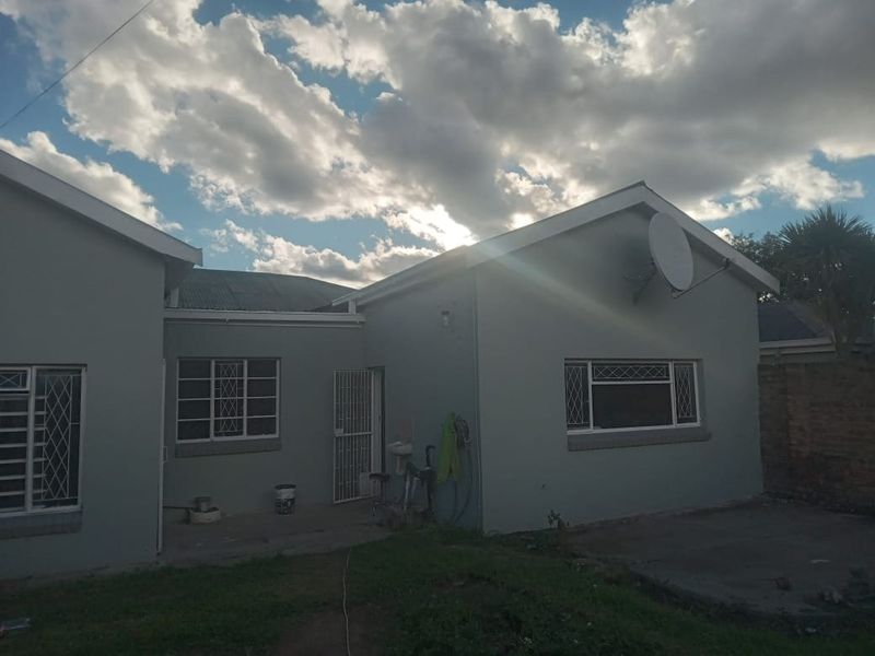 House Pending Sale In Steynsburg - Photo 4