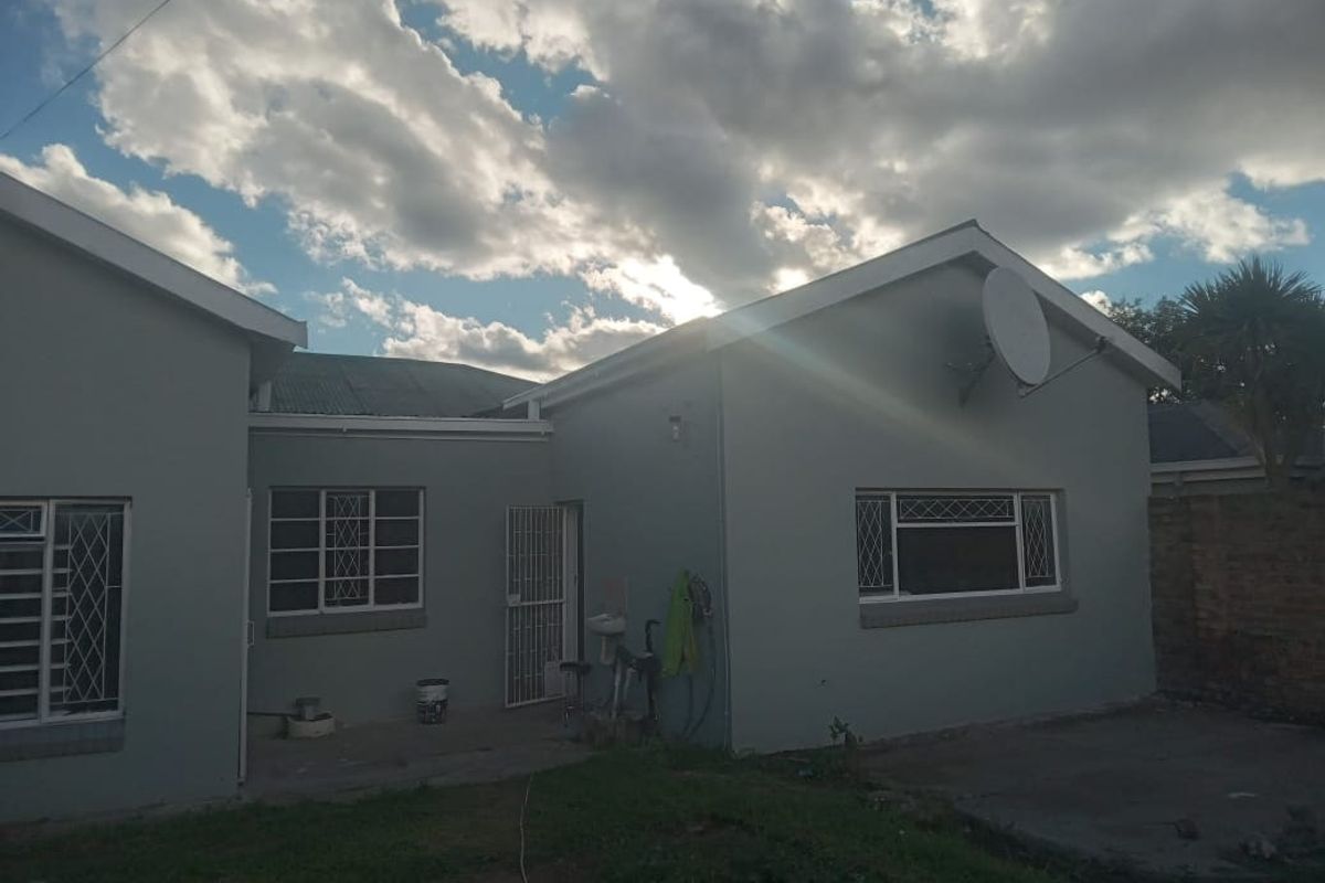 House Pending Sale In Steynsburg - Photo 4