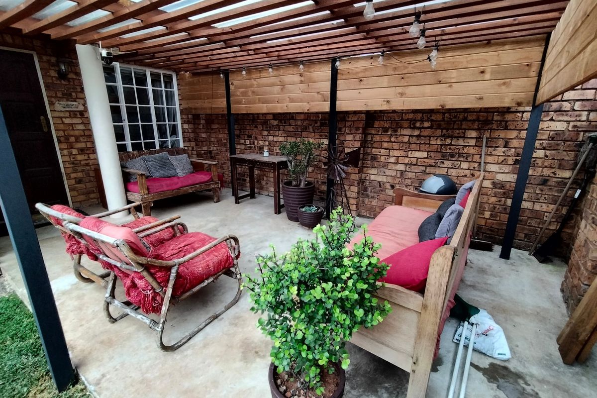 Townhouse For Sale In Centurion - Photo 2