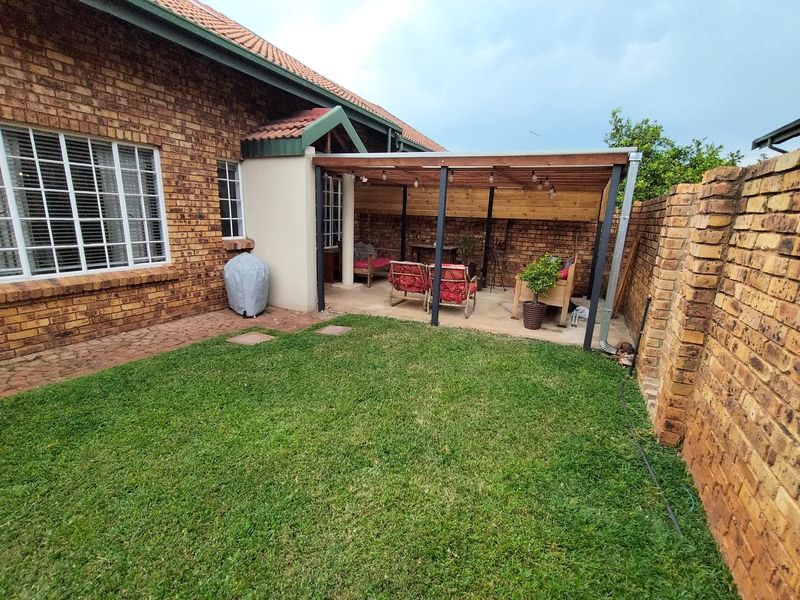Townhouse For Sale In Centurion - Photo 4
