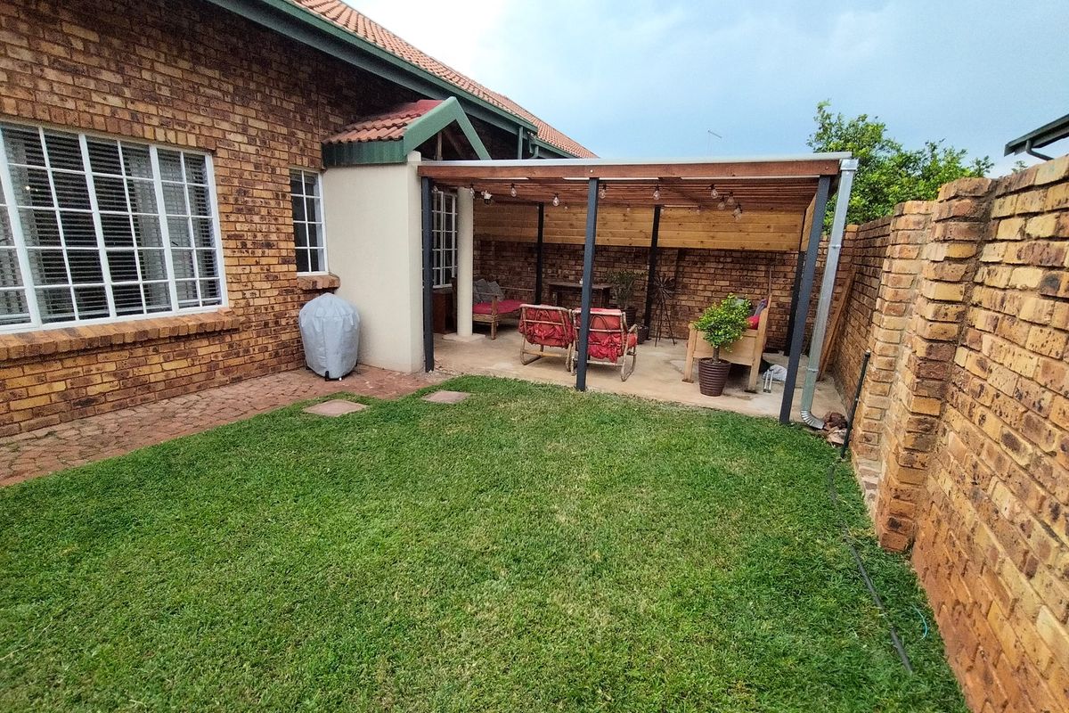 Townhouse For Sale In Centurion - Photo 4